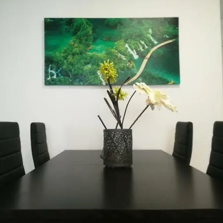 Iris Apartman *